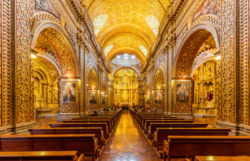 Iglesia_de_La_Compañía_Quito_Ecuador_altar view